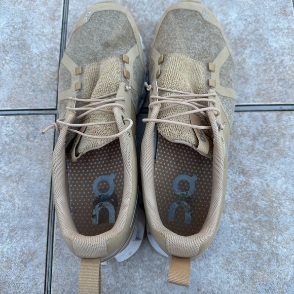 On running Cloud shoes - Picture 7 of 15